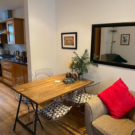True Colours Apartment In Central Location 班戈北爱尔兰 外观 照片