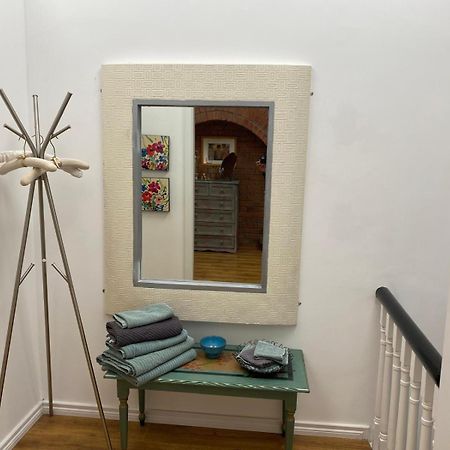True Colours Apartment In Central Location 班戈北爱尔兰 外观 照片