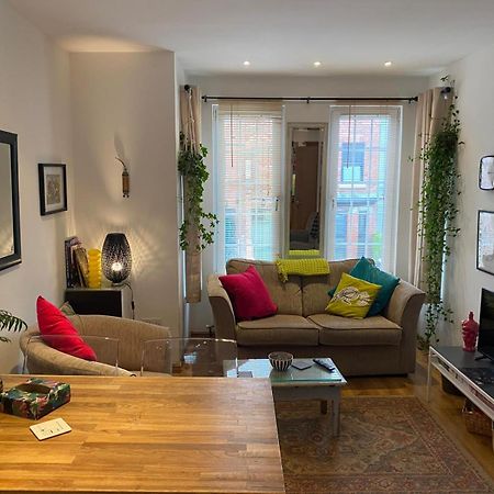 True Colours Apartment In Central Location 班戈北爱尔兰 外观 照片