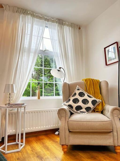 True Colours Apartment In Central Location 班戈北爱尔兰 外观 照片