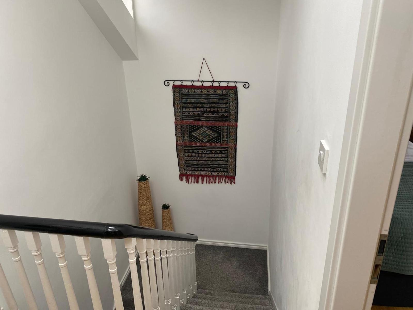 True Colours Apartment In Central Location 班戈北爱尔兰 外观 照片